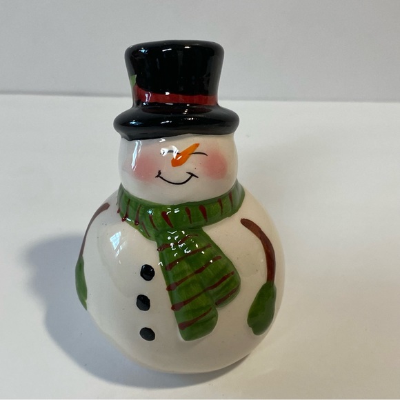 Celebrations By Mikasa Snowmen Hand-Painted Ceramic Salt and Pepper Set - Picture 4 of 10